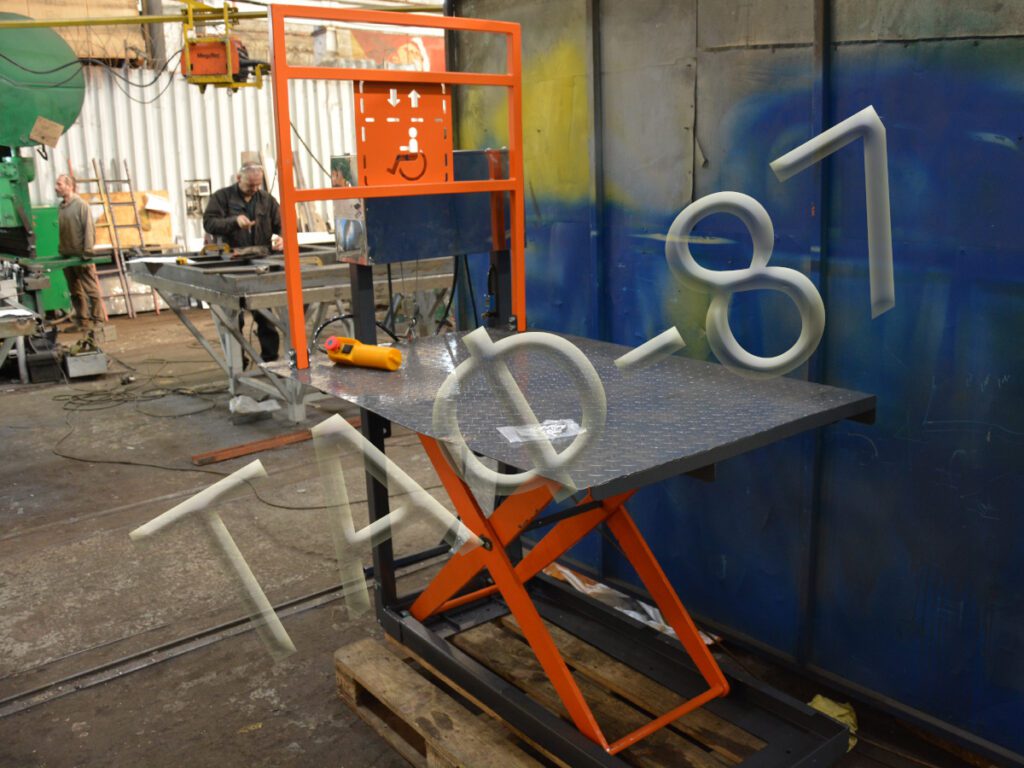 Ножичний підйомник